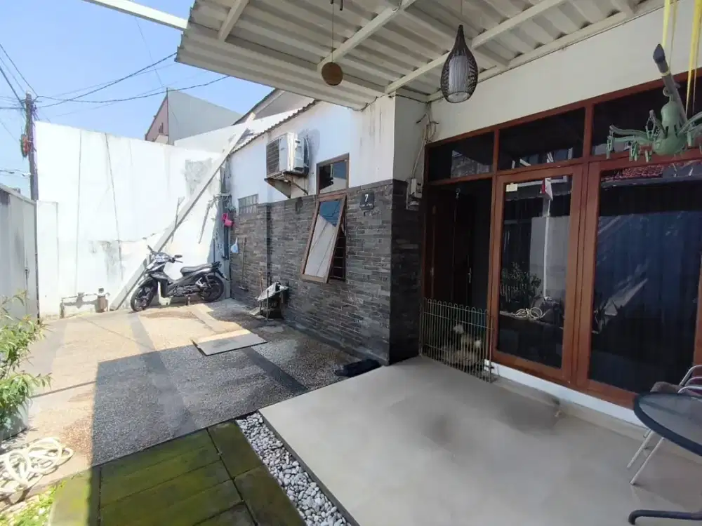 Dijual rumah 1 lantai minim renov di Kopo Elok
