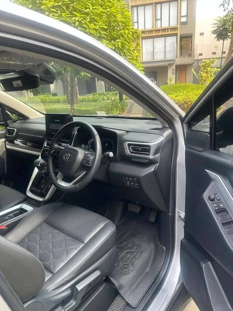 toyota kijang innova (2023)