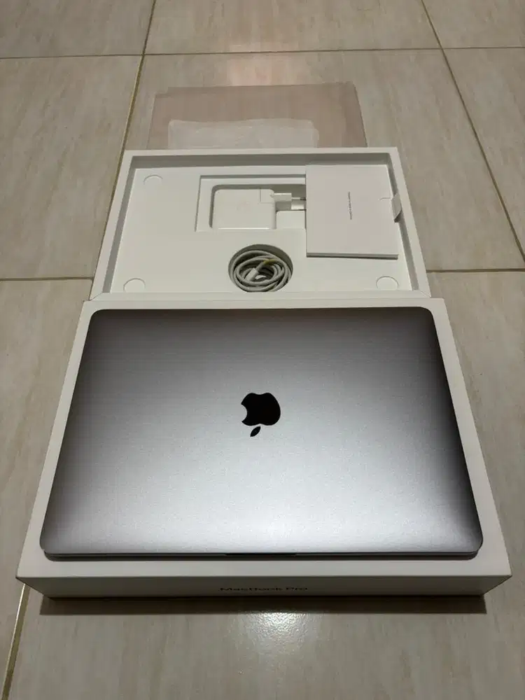 Macbook pro m1 8/512 iboxxx fullset oriiii