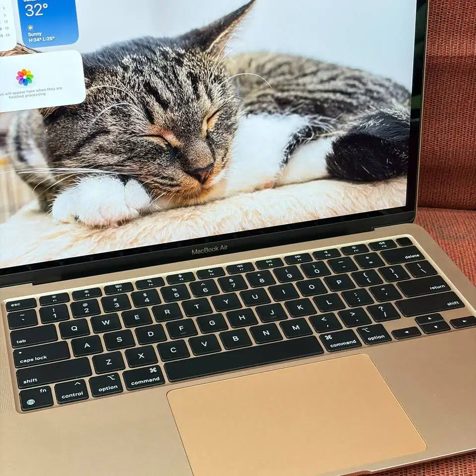 SALE MacBook Air 13 inch 2020 M1 RAM 8/256GB READY