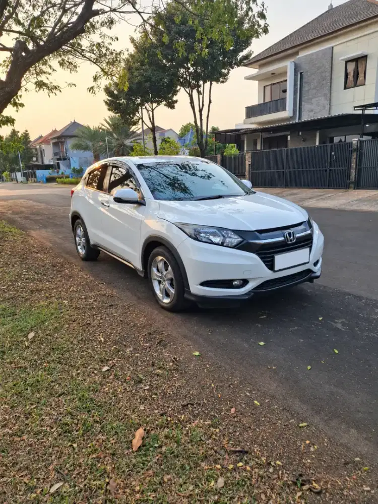 Honda HR-V E AT 2015 Putih – Terawat, Pemakaian Pribadi
