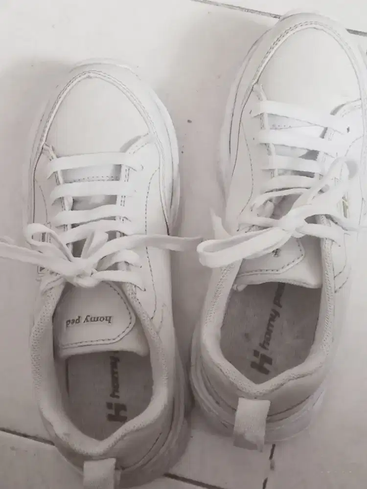 Sepatu Homy ped Putih
