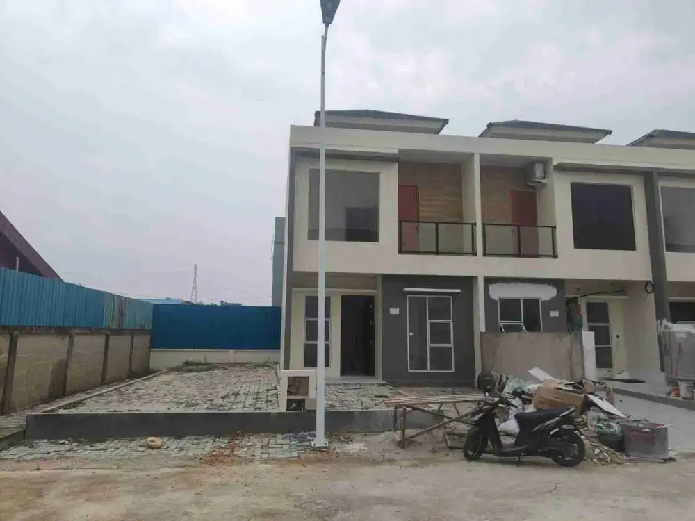 Dijual Cepat Rumah Hook 2 Lantai di 
Golden BCI, Bengkong