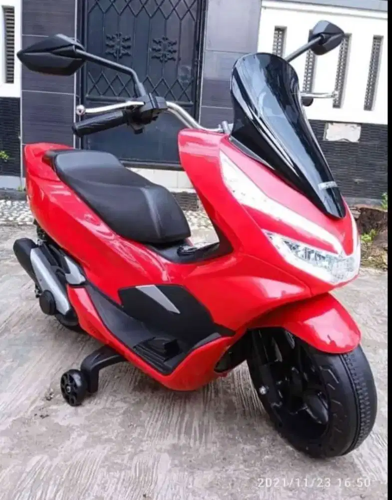 Motor aki anak pcx merah