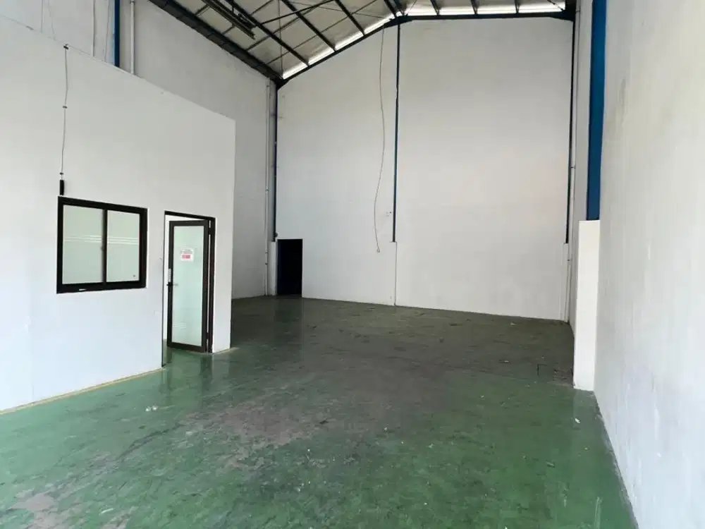 DISEWAKAN GUDANG 10X12 PLUS OFFICE DI PERGUDANGAN CENTRAL CAKUNG JAKARTA TIMUR AKSES KONTAINER 40 FEET