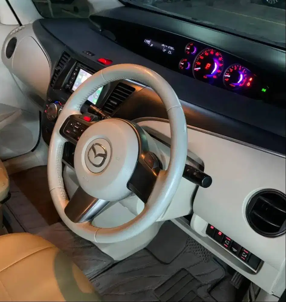 mazda biante (2015)