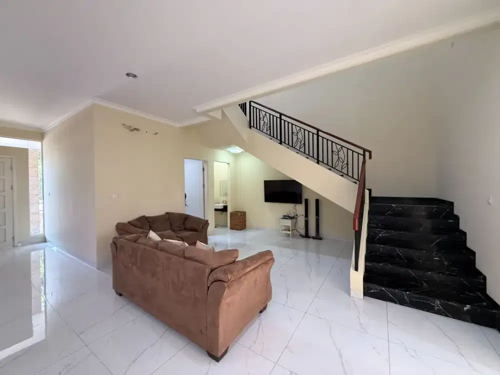 Rumah Hadap Selatan Goldfinch The Springs Gading Serpong, Tangerang