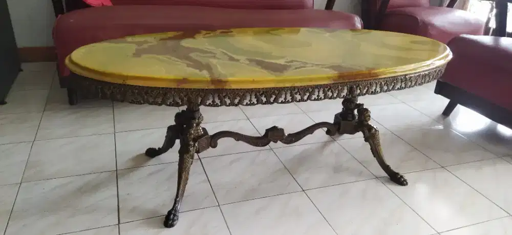 Meja Oval Batu Onyx Antik