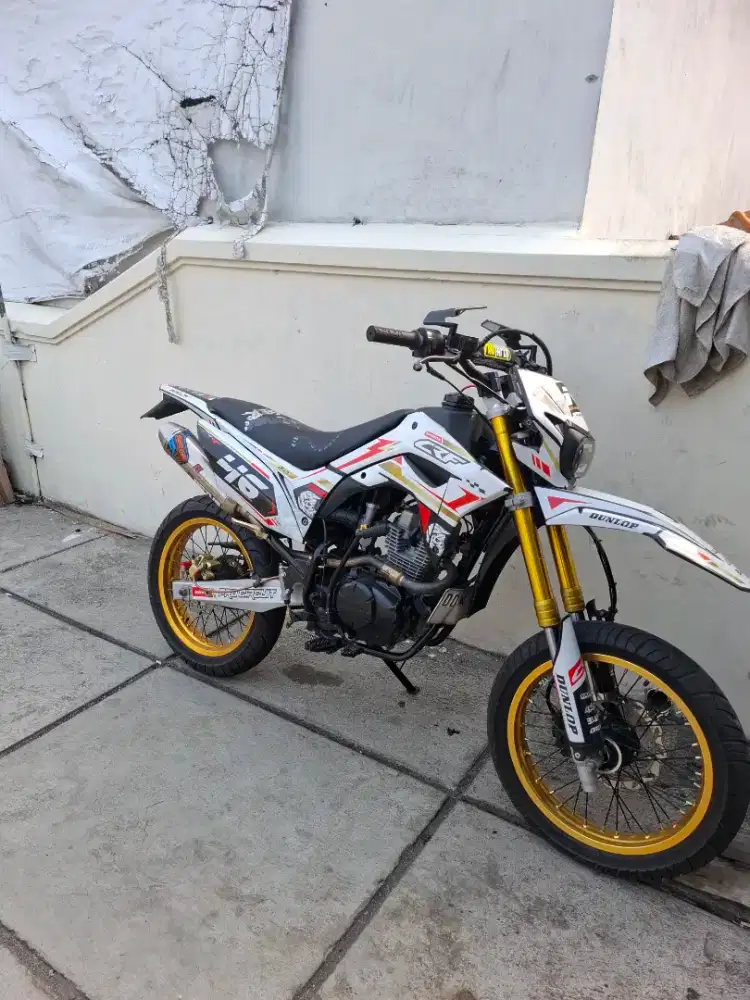 Motor castum Crf, tinggal gass