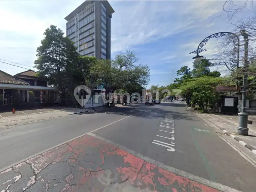Rumah stratgis di mainroad jl riau bandung cocok untuk usaha