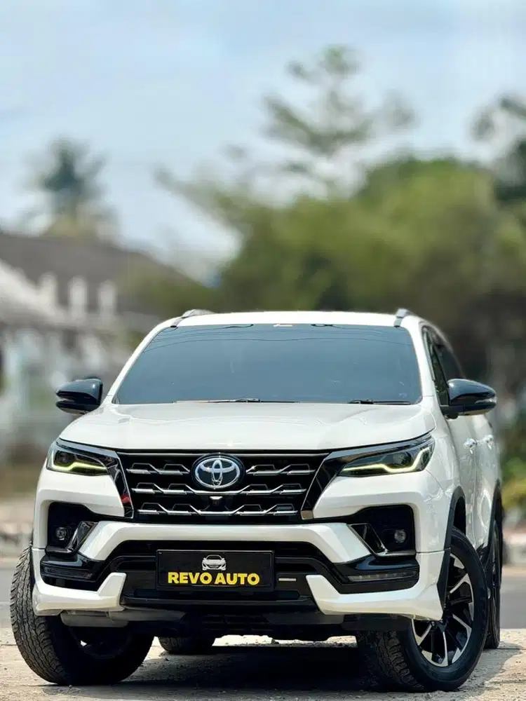 (KM 50.000) Fortuner VRZ GR 2.8 2022 / 2023 automatic diesel at 2024