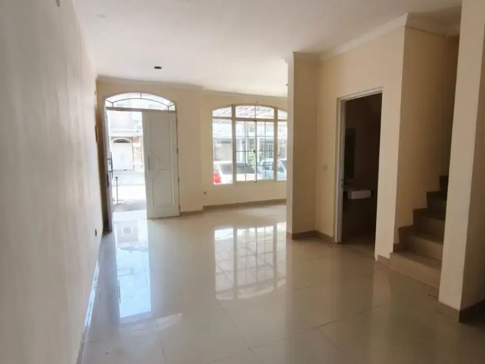 Disewakan Rumah Green Lake City Cluster West Europe, 6x15 m, 3+1 KT, 3+1 KM, AC 4 Unit, Tersewa s/d Akhir Oktober, Rp 80 Jt/Tahun Nego
