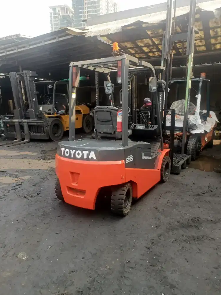Forklift Toyota 8fbn25 trilift 2020