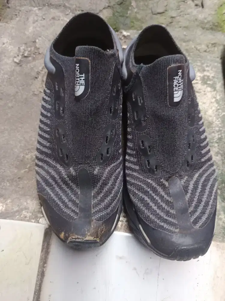 ​[BEKAS/PRELOVED] Sepatu Slip On Casual Outdoor Model TNF Hitam