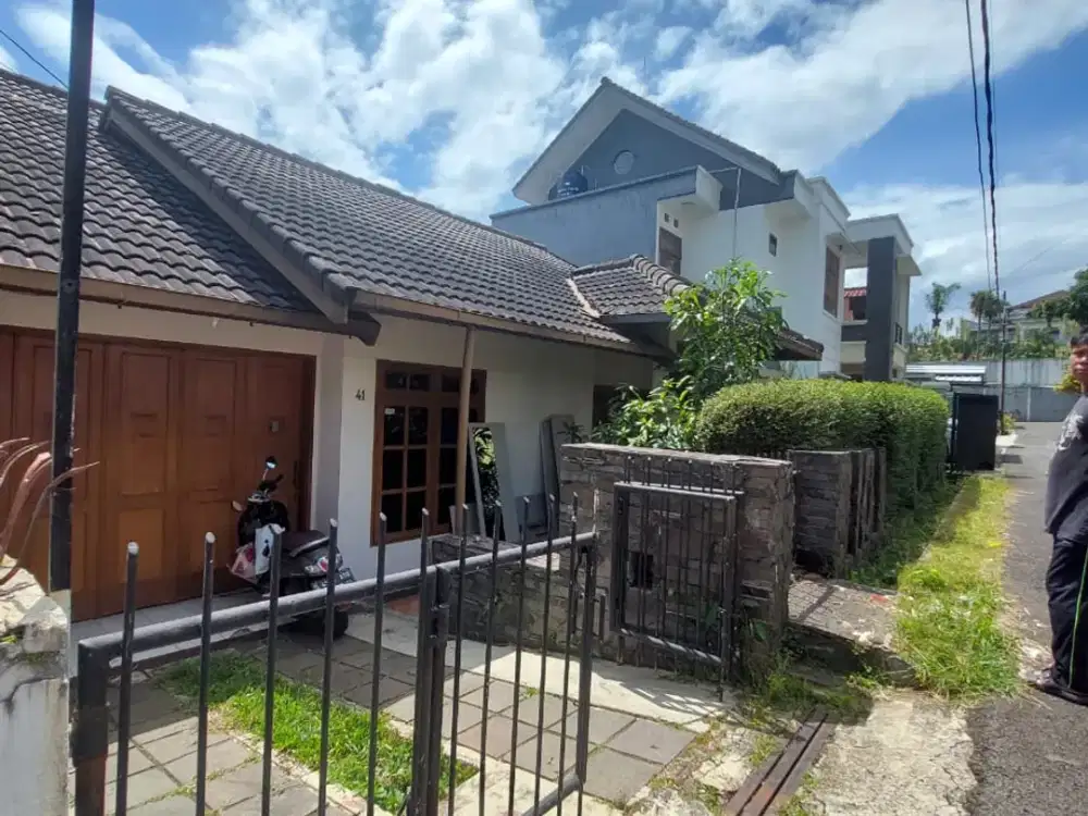 Dijual Rumah Komplek UNPAD  Cigadung  bandung utara