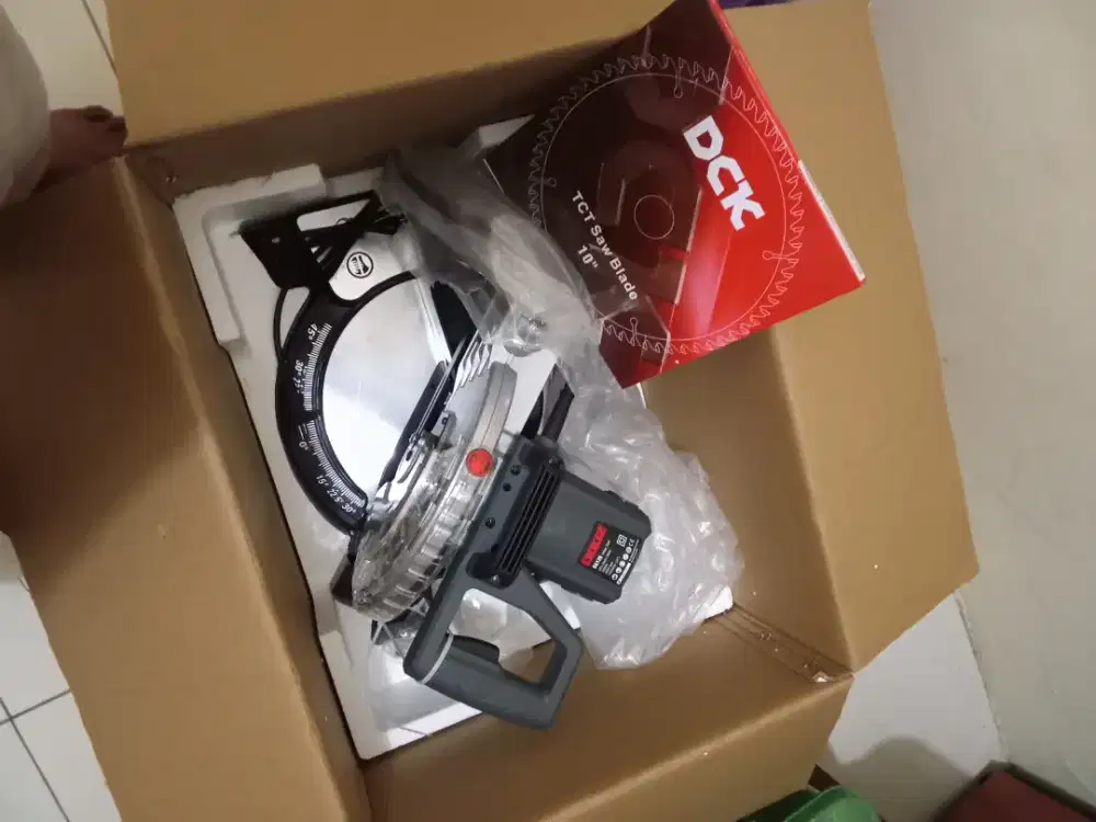Jual BU mitersaw masih baru garansi