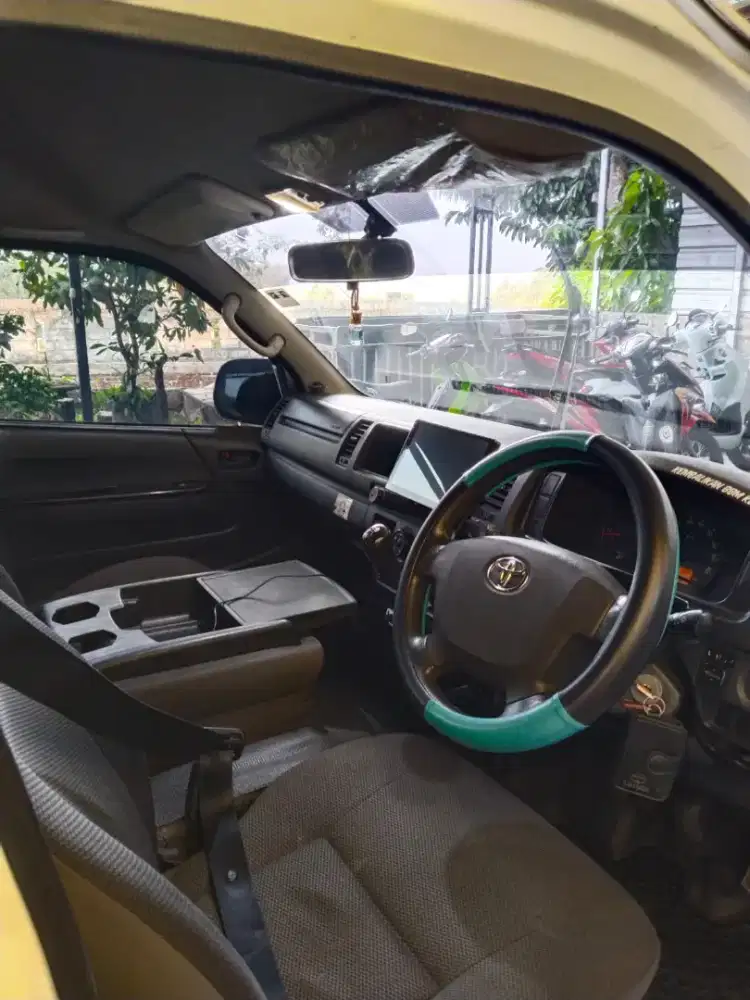 Hiace commuter MT 2019