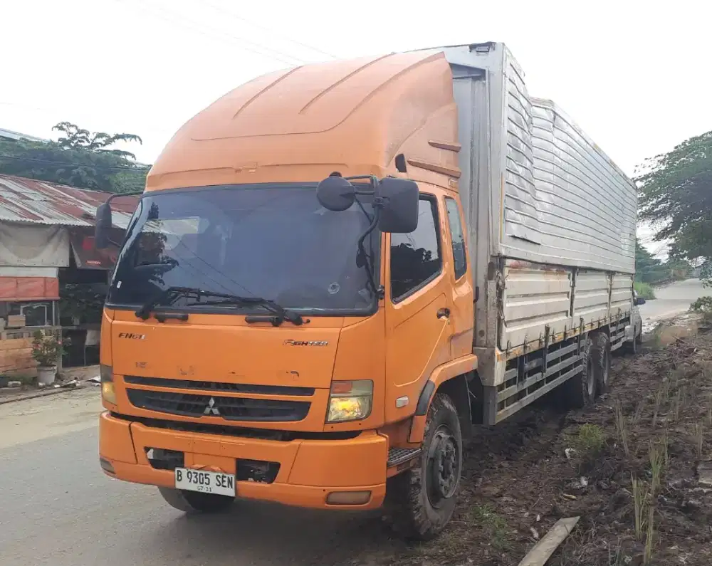 Murah Mitsubishi fuso fn61fl tronton 6x2 10roda wing box 2021
