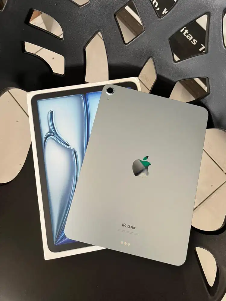 Ipad air m2 128 gb 11 inc fulset masih sangat mulus like new