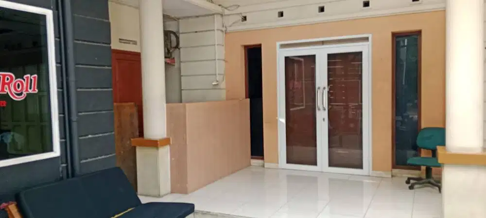 Disewakan  Ruangan Usaha Lokasi Premium di  Sayap Jalan  Riau