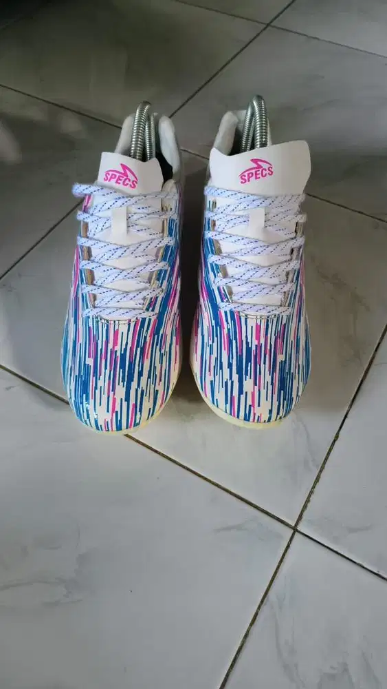 Sepatu bola specs like new