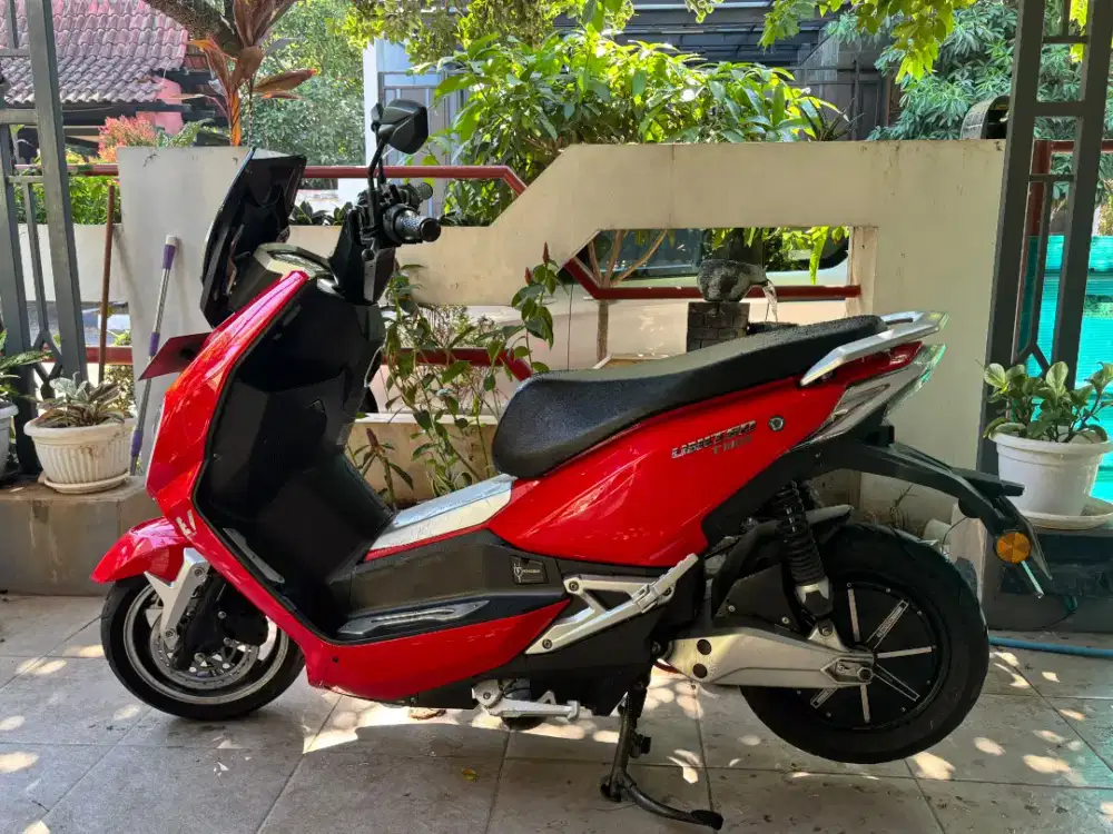 Dijual motor listrik tahun 2022