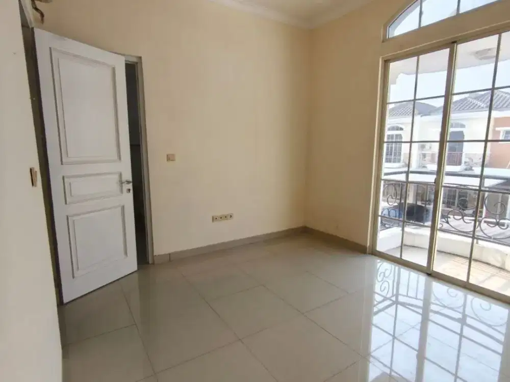 Disewakan Rumah Green Lake City West Europa, Uk. 6x15, 3+1 KT, AC 4, Tersewa s/d Okt 2026, Rp 80 Juta/Thn Nego
