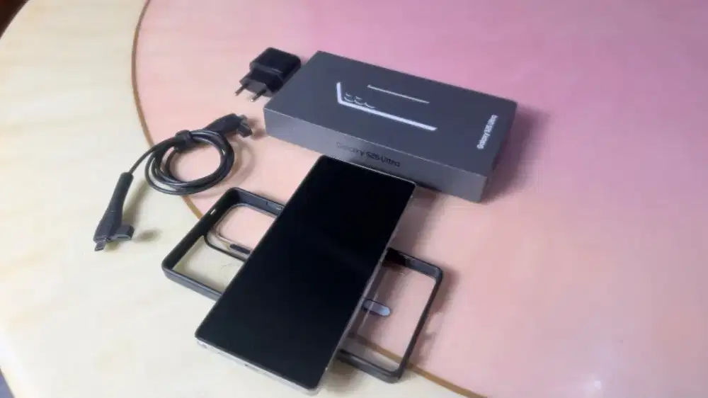 Samsung Galaxy S25 Ultra 12/256GB Hitam Fullset – Nego