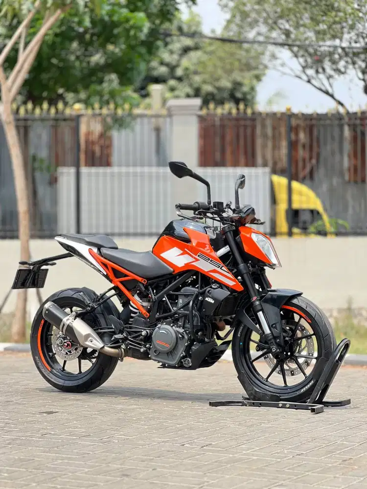 KTM DUKE 250 ABS 2018 ORANGE LOW KM PAJAK PANJANG SIAP GAS