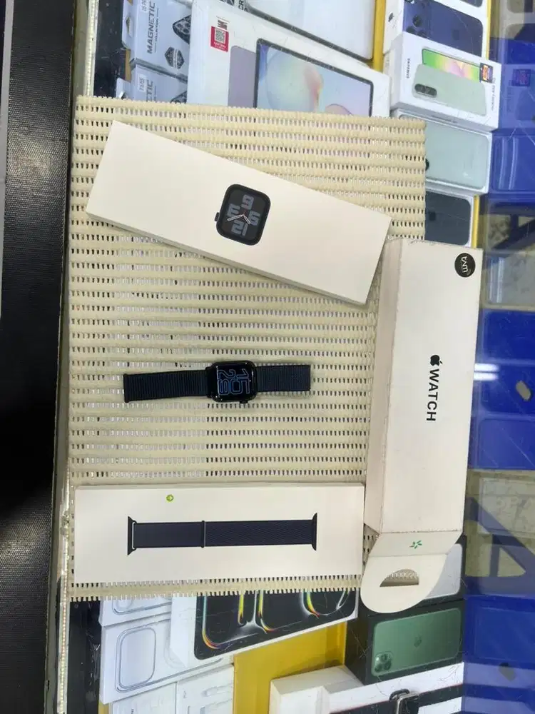 Apple Watch SE Gen 2 40mm Ex Resmi Mullus BH 97%