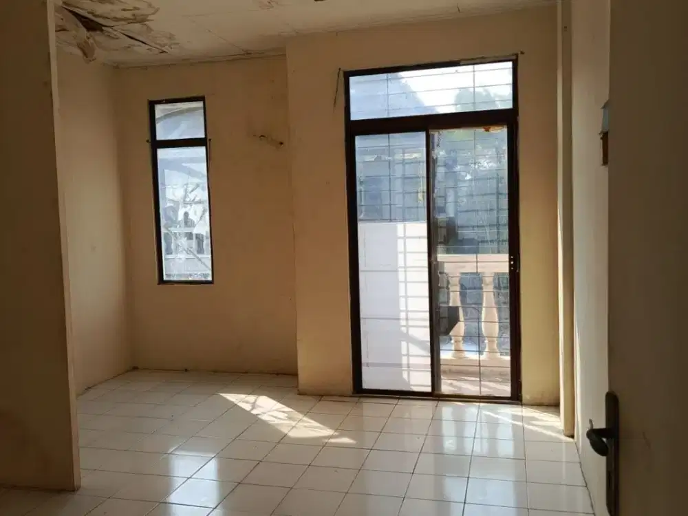 Disewakan Ruko di Taman Palem Lestari, Komplek 1000