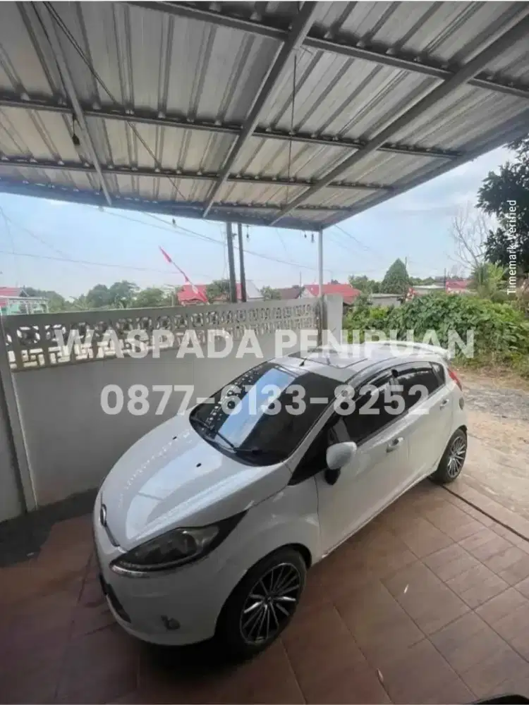Ford fiesta 1.4 MT warna putih 2012