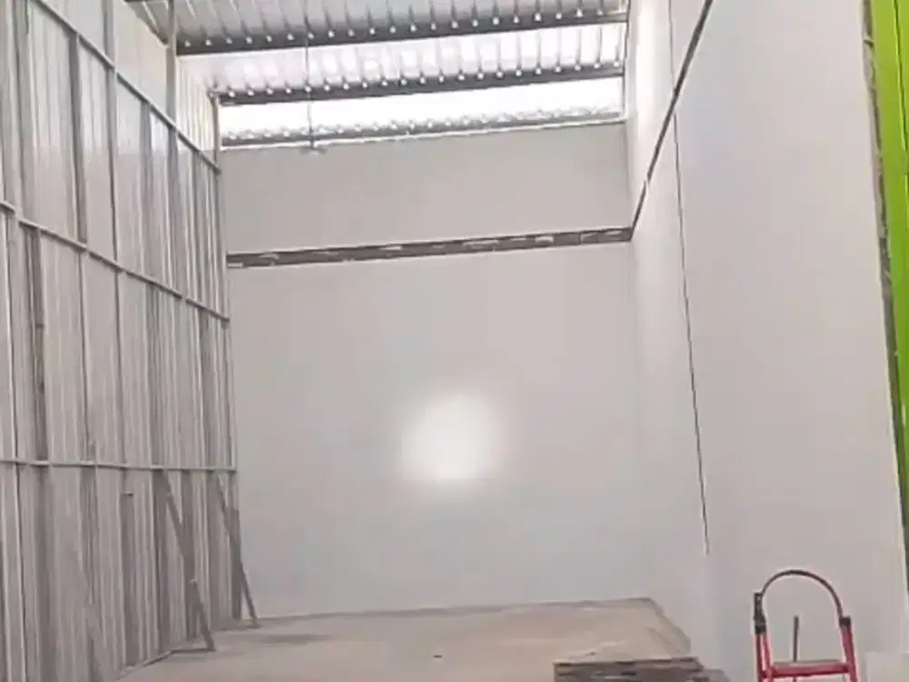 DISEWAKAN GUDANG SIAP PAKAI LUAS 108M2 ADA OFFICE AKSES CONTAINER 40FT DI PINGGIR JL RAYA KARAWACI TANGERANG