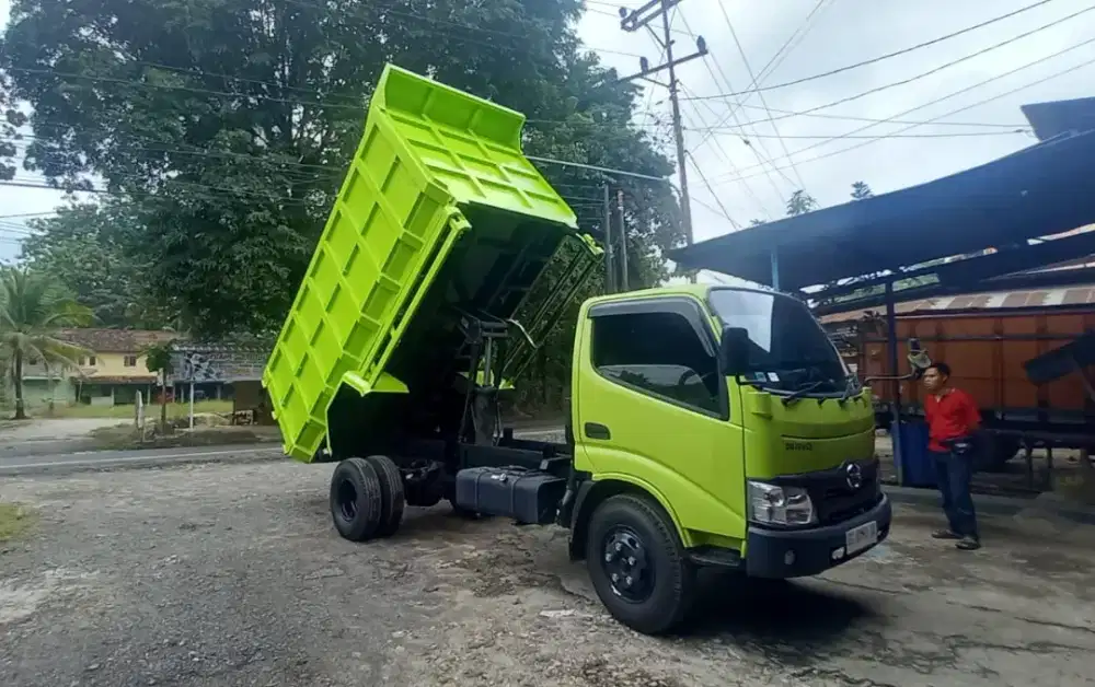 Hino Dutro Dump Truck Tahun 2024