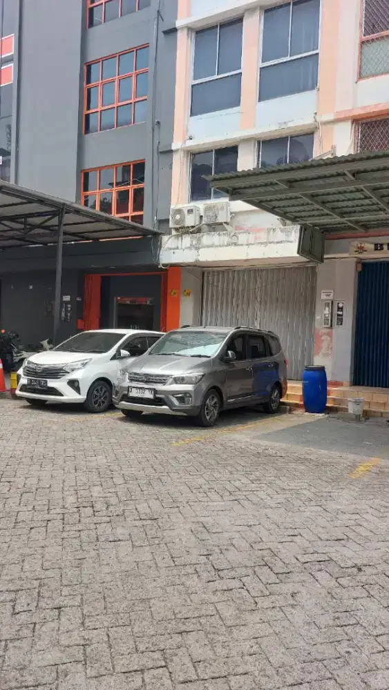Di sewakan ruko untuk kantor sudah ada meja dan kursi