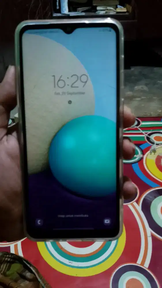 Di juall hp Samsung ram 3/32 minus tergores sehelai rambut ga ngaruh