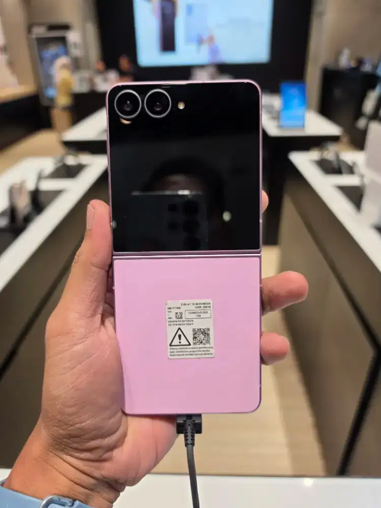SAMSUNG ZFLIP 8