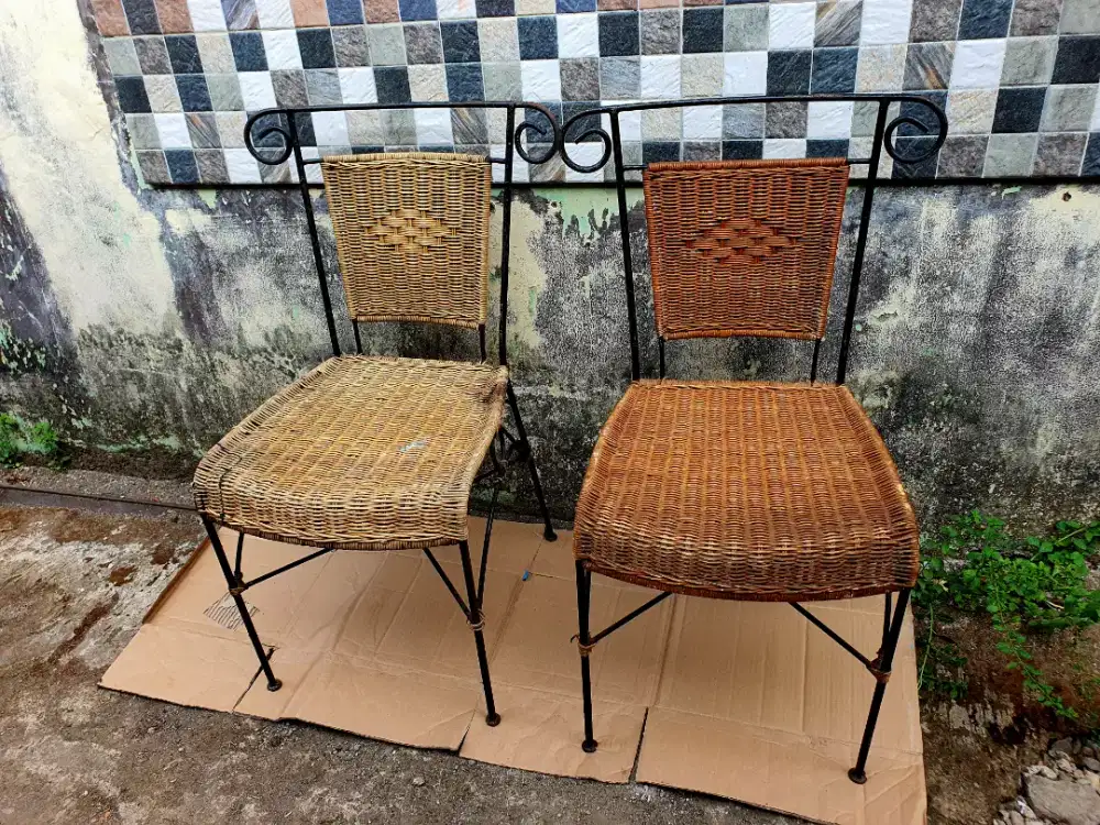Sepasang Kursi Rotan
