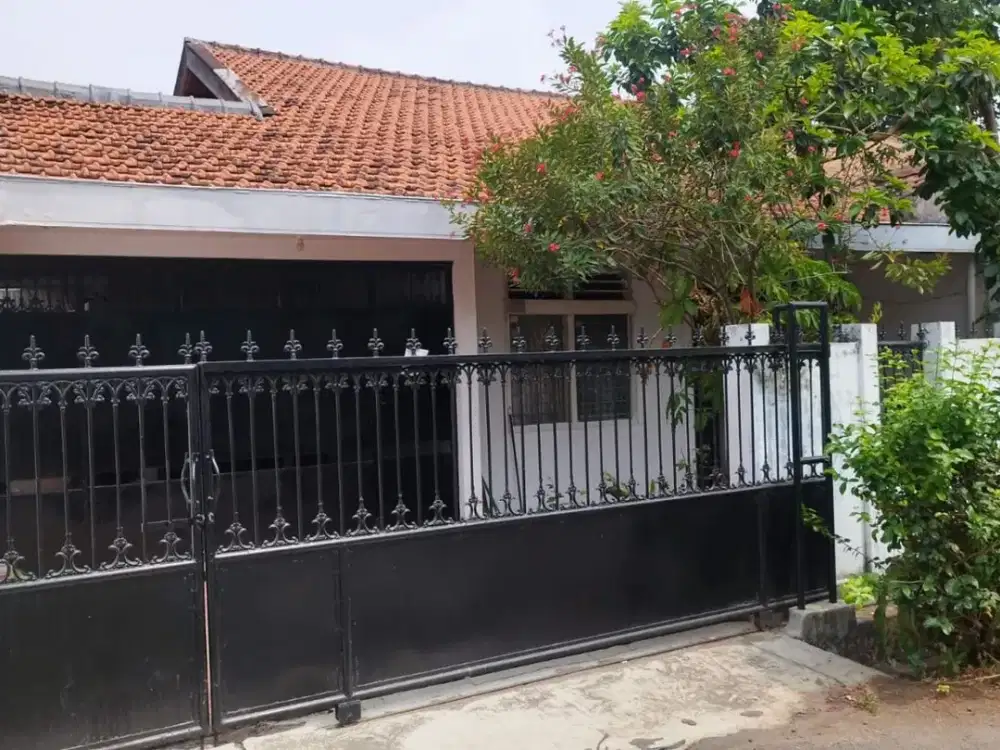 Dijual Rumah Tua Hitung Tanah di Komplek Keuangan Cilandak Jakarta Selatan