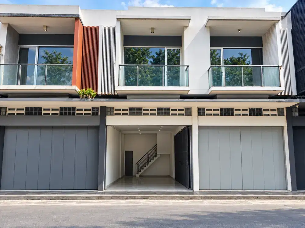 Ruko 2 Lantai Dijual & Disewakan di Jl. Raya Bandung untuk Bisnis