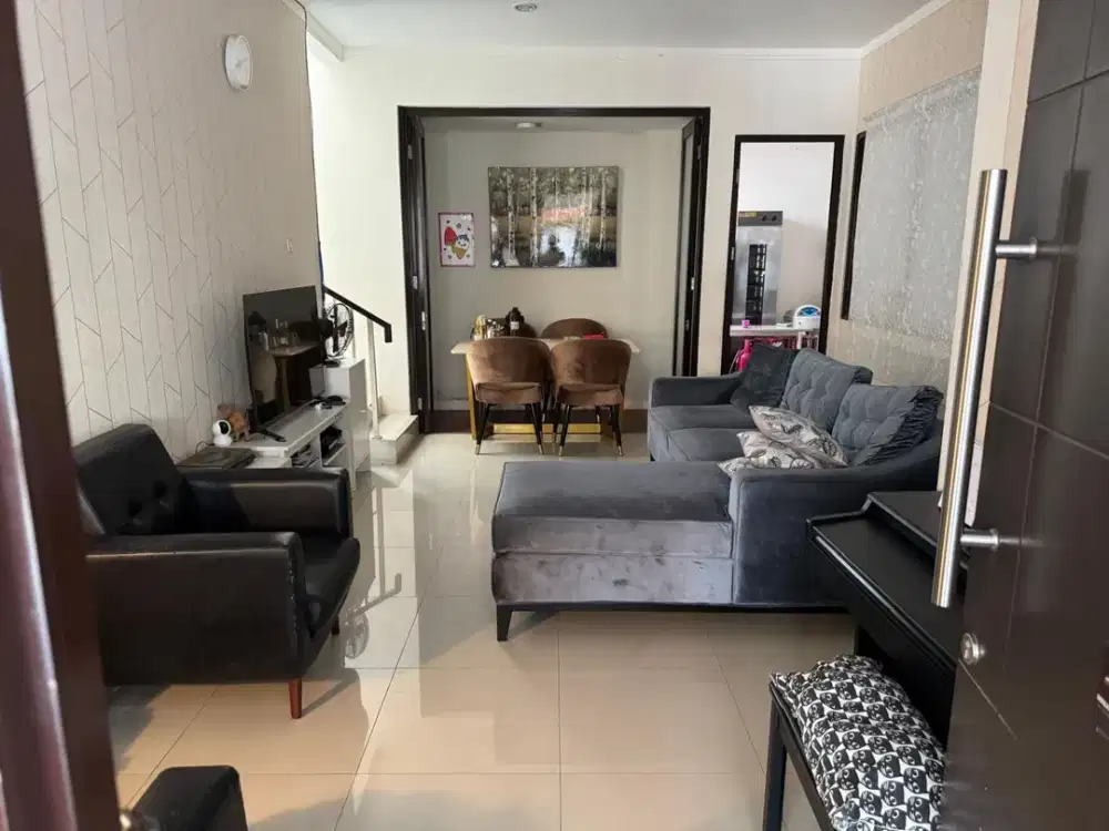 Hot Sale! Rumah 5 KT 2 Lantai LB 162 m² Discovery Bintaro Sektor 9 Tangerang Selatan Nego!