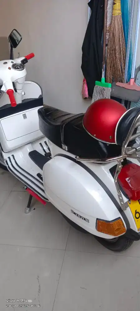 Dijual vespa px tahun 83 warna putih ss lengkap off warna sesuai surat