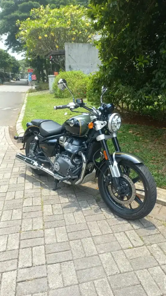 Bs Kredit/TT Royal Enfield Super Meteor 650 low KM Shotgun Interceptor