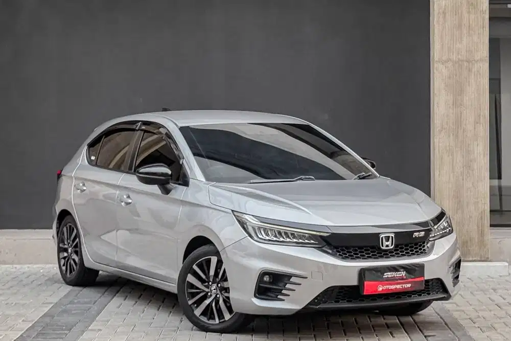 Honda City Hatchback 1.5 RS Non Sensing CVT 2021 Abu Abu Metalik.