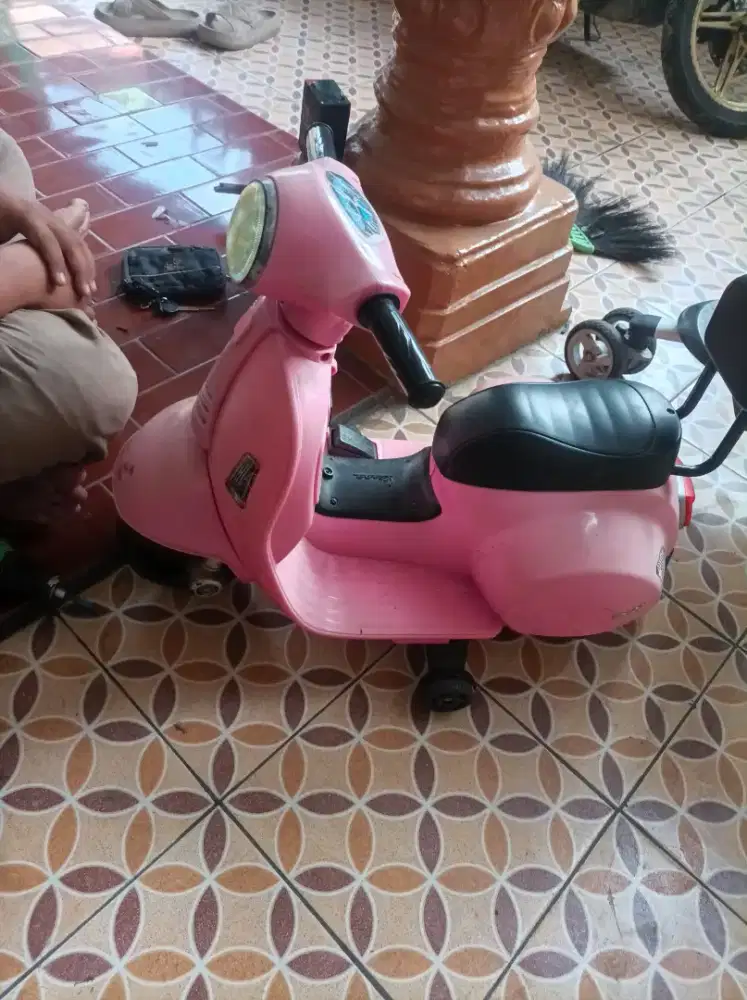 Motor Vespa aki anak