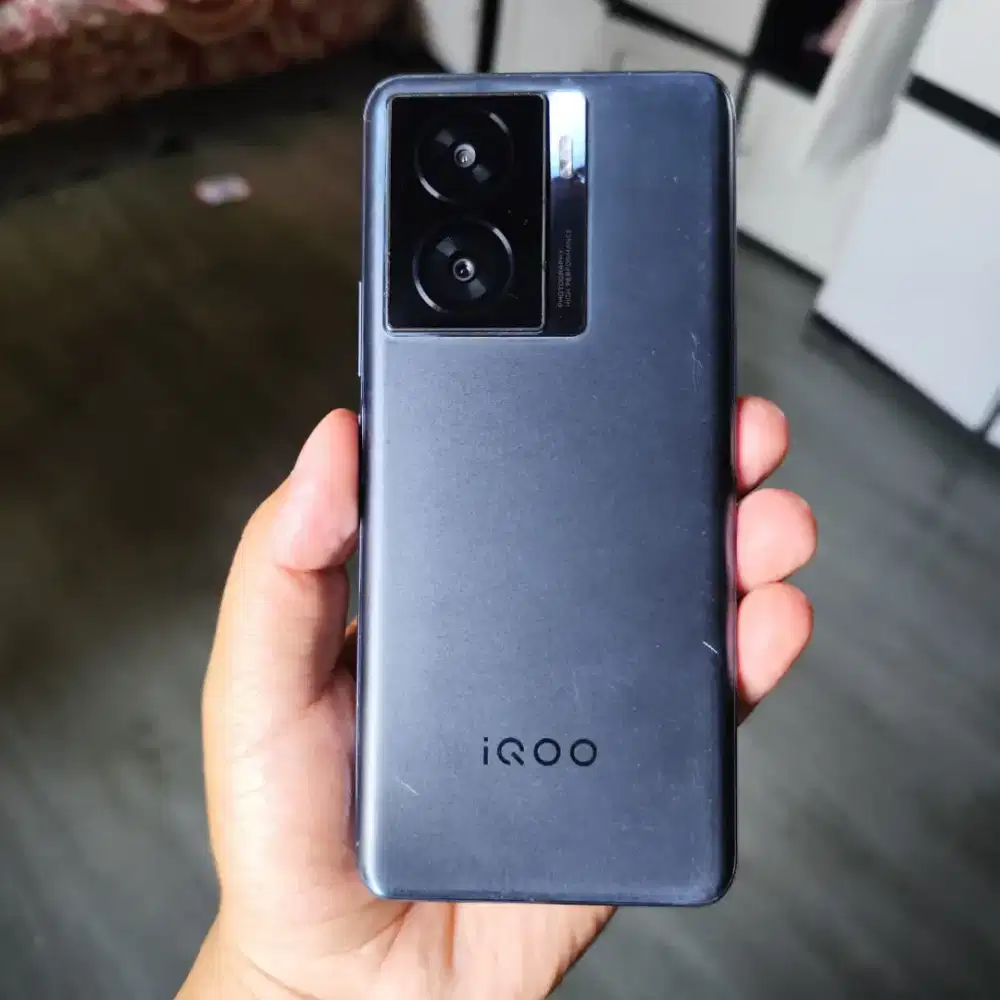 IQoo Z7x 5G 8/128 hp+cas