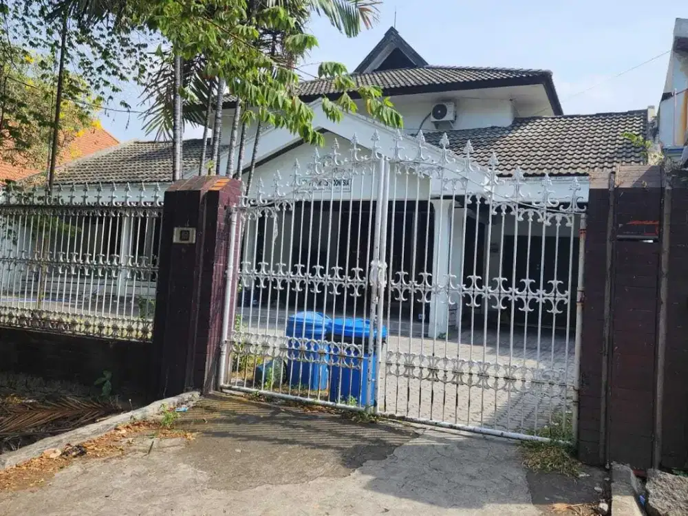 DISEWAKAN RUMAH PUSAT KOTA SURABAYA BISA UNTUK KOMERSIAL CAFE KANTOR