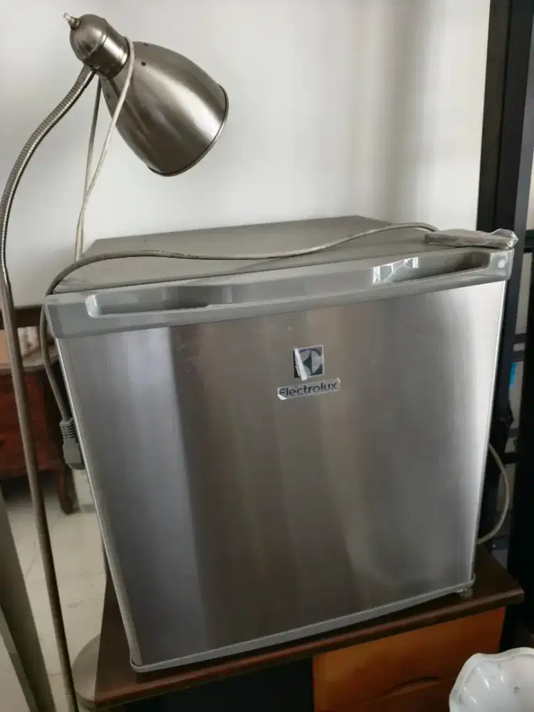 Lemari Es 1 pintu 46L Electrolux Preloved LIKE NEW