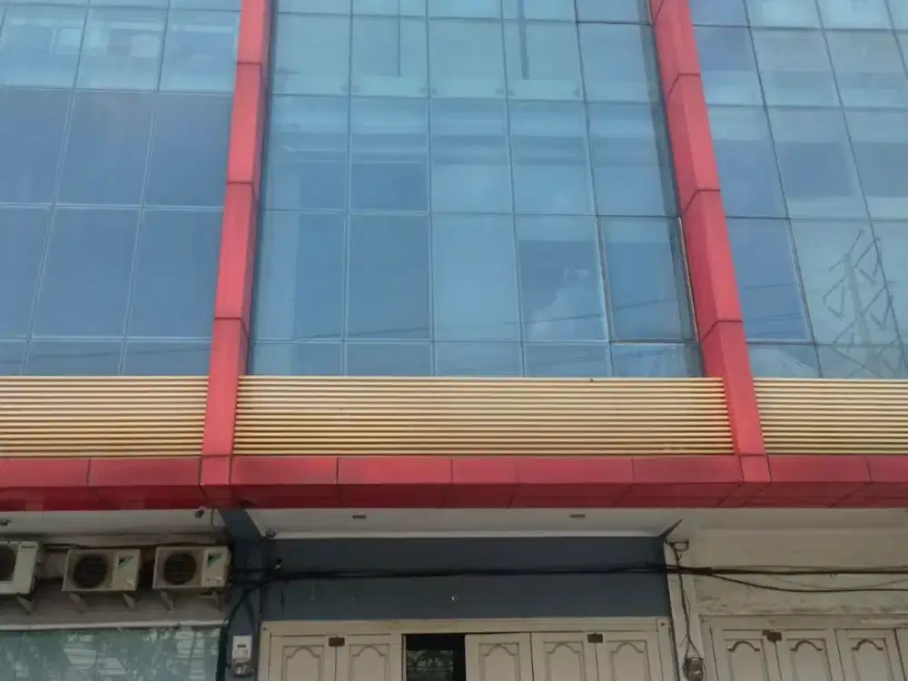 Disewakan Ruko 4,5 LT Strategis Daan Mogot km. 10 Jakarta Barat