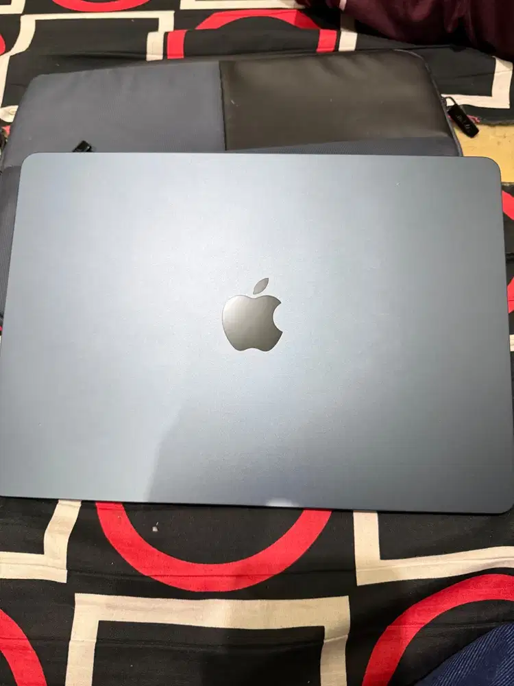 Macbook air m2 second like new 16/256gb